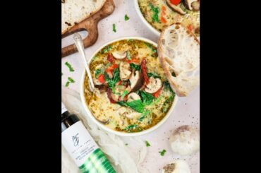 Creamy Tuscan Mushroom Soup with Sun-dried Tomatoes  // #healthydinners #souprecipes #italianrecipes