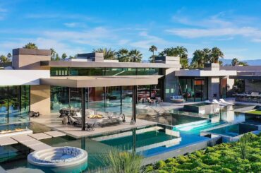 California luxurious mega house with ultra-modern design by Whipple Russell Architects