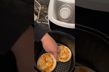 Cooking Italian Pizza in Air Fryer