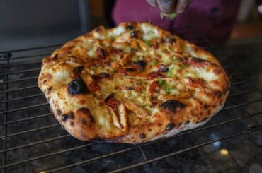 Italian Bianca Pizza Without Sauce Fresh Buffalo Mozzarella At Bhubaneswar | Street Food India