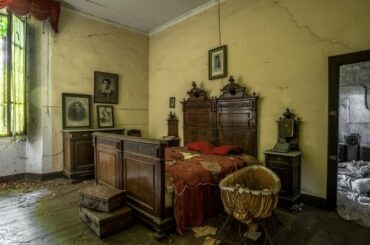 MYSTERIOUS DISAPPEARANCE | Abandoned mansion in the remote Italian countryside