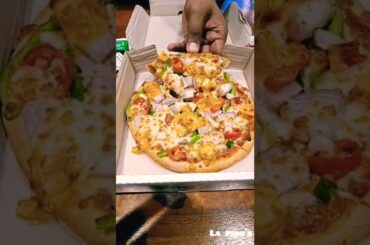 #shorts #foodshorts #italianfood #pizza #lapinoz #food #shortsfeed #subscribe #youtube #pizzalove