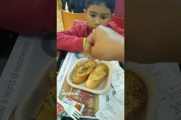 Garlic Bread in Gurugram... by #jaysenjx #food #garlicbread #italianfood #foodie #gurugram #eat #fun