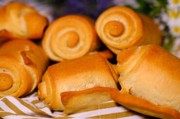 Olive oil bread rolls - Typically Italian and very fluffy bread rolls