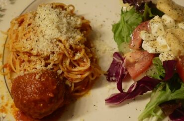 What we eat in a typical week.. Dining with the Linds, at least one of us ;)