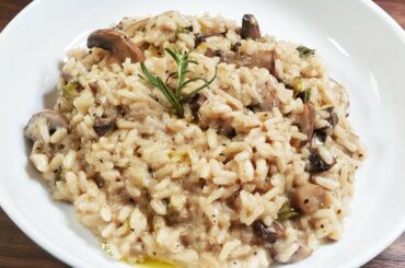 Simple and Beautiful Rice Dish made with Wine :)