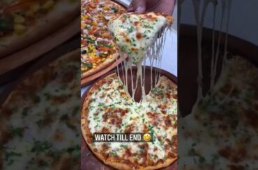 Watch till the end #pizza #cheesepizza #foodieincarnate #aamchimumbai #italianfood #streetfood