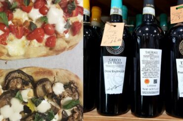 Neapolitan Pizza and Wine Pairings: Italian Sommeliers' Advice