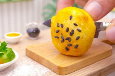 How To Make Miniature Burger With Wine Caramelized Red Onions | Perfect Tiny Food Recipe