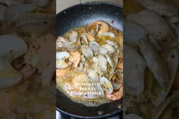 Seafood AglioOlio #pasta #italianfood #italy #food #foodie #foodlover #review #easyrecipe #stayhome