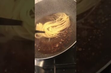 Cacio e Pepe #chef #roma #food #shorts #foodshorts #italia #italianfood #youtubefood #youtubeshorts