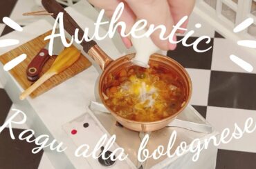 Ragu alla bolognese - the Italian recipe - miniature cooking