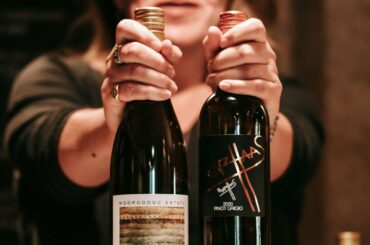 Compare Estate Pinot Gris with an Italian Grigio with Kate McIntyre MW in our virtual tasting room