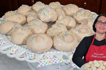 Perfect Easter Favorite cookie "Anginetti knot cookies - Italian Anisette Cookies".