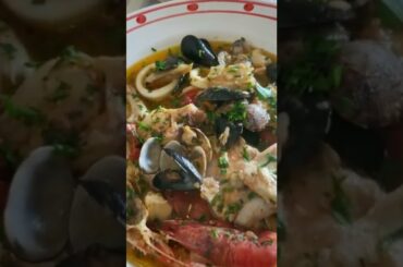 ZUPA DI PESCE 100 YEAR OLD SEAFOOD ITALIAN DISH | ITALIAN STREET FOOD | #shorts #food #italianfood