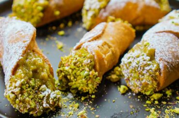 How To Make Homemade ITALIAN CLASSIC PISTACHIO CANNOLI | Recipes.net