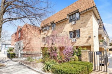 66-59 71st St, Middle Village, NY