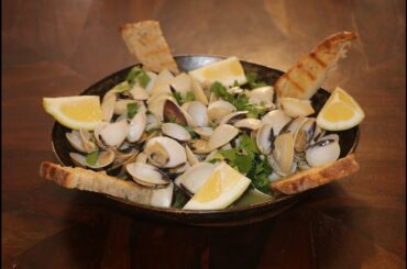 Easy clams recipe with white wine,Portuguese style Easy clams with white wine, Portuguese style