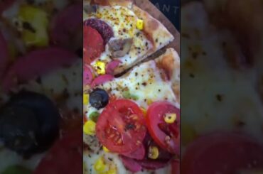 #pizza #italianpizza #italianfood #shorts #shortvideo #tasty #tastyfood #yummy