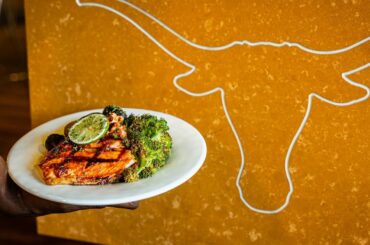 What it Takes to FEED the UT FOOTBALL Team at the $7.5M TANC Facility | AthlEATS