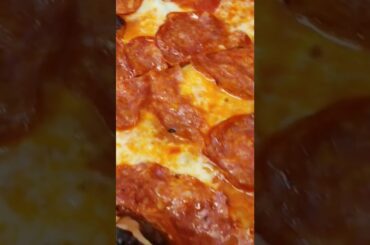 pizza con spice salami, #me  #italianfood #pizzagram #viralesdeelsalvador #chefathome #viralshorts