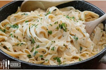 3 Ingredient *Authentic* FETTUCCINE ALFREDO ! Easy / Creamy / Delicious