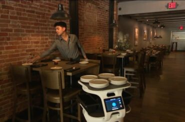 'All staff is excited': Green Bay restaurants adds table-bussing robot amid staffing shortage
