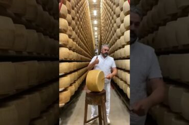 Sound on for #ASMR #italianfood #parmigianoreggiano @gourmeffe
