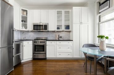 INSIDE a Clever NYC Studio That MAXIMIZES It's Floor-plan | 4 Lexington Avenue, #6E | SERHANT. Tour