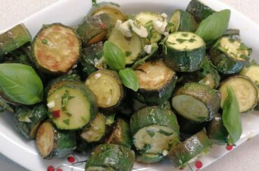 Marinated crispy zucchini in just a couple of hours #recipe #italy #zucchini #salad