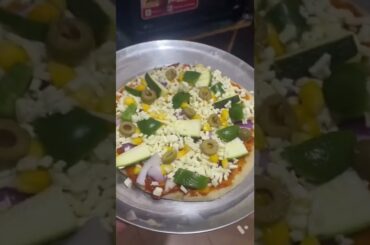 #homemadepizza #superyummy #chessypizza #easytomake #italianfood #pizzalover