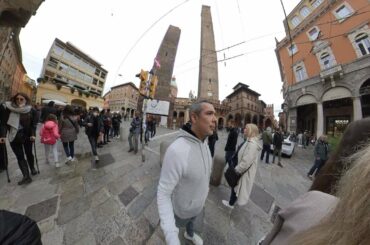 Walking around Bologna, Italy. Walk in 4K
