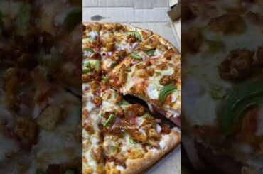 Pakistani Foods.reviews about pizza Hut#healthyfood#healthfitness#shorts#viral#