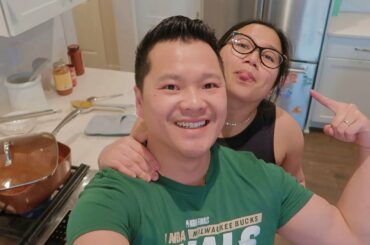 Cooking Dinner With My ROOMMATE // Spaghetti with Wagyu Beef Sauce and Italian Sausage