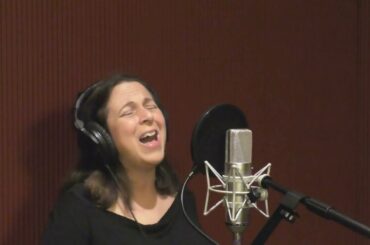 Shivering - an English version of Brividi - Eurovision 2022 Italy cover - by Betty