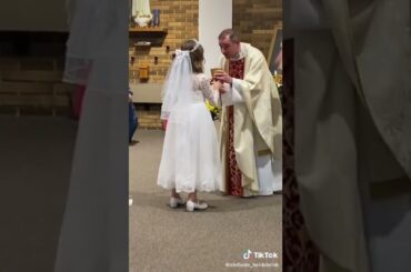 See priest's reaction when 7-year-old chugs first communion wine