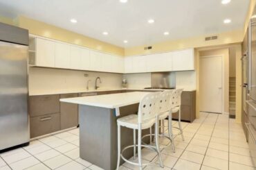 1 Folie Court Manhasset, NY 11030