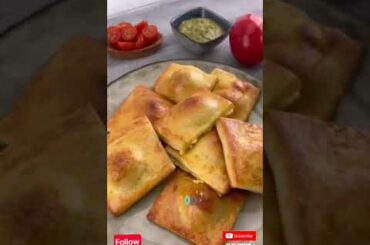How to make beautiful bread pockets with tomatoes, mozzarella and pesto