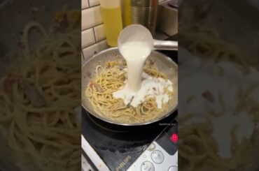 #spaghetti #whitesaucepasta #alfredo #alfredopasta #cheese #cheesepasta #maggi #noodles #italianfood