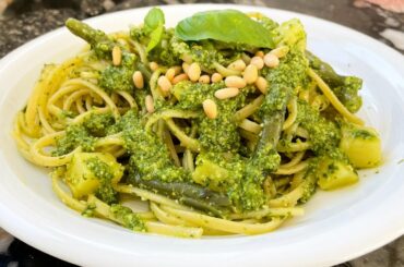 LINGUINE AL PESTO GENOVESE CON FAGIOLINI E PATATE this is the best pesto I've ever had