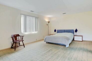 1 Folie Court, Manhasset, NY 11030