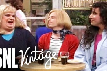 Gaps Girls at the Foodcourt - SNL