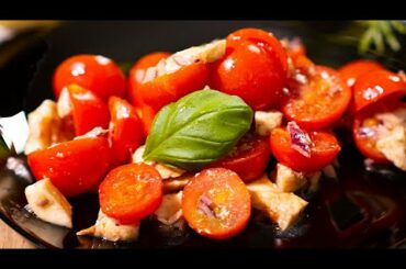 Fresh tomato mozzarella salad with onions - Italian salad recipe