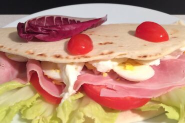 How to fill Piadina Romagnola / Yummy Italian food #shorts