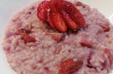 RISOTTO WITH STRAWBERRIES, recipe of Italian cuisine. #risotto#rice#italy#recipes#food#strawberry