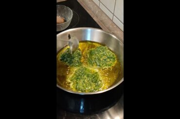 Wild fennel pancakes, a yummie Italian recipe (ingredients in the subtitles)