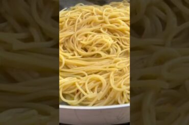 #spaghetti #aglio #olio e #peperoncino con #tarallo napoletano #shorts #food #foodlover #italianfood