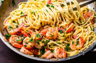 This Lemon Garlic Shrimp Pasta Is So Easy You'll Make It All Summer Long