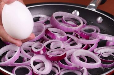 Do you have eggs and onions at home? Then make this easy and delicious recipe!