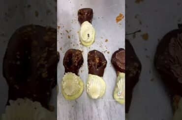 Black & White Cannoli from Brooklyn #italianfood #italian #brooklyn #baking #nyc #italy